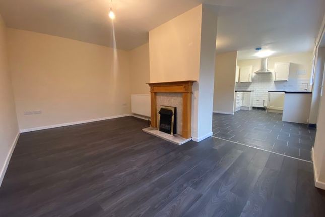 31, Graham Court, Caerphilly photo 4
