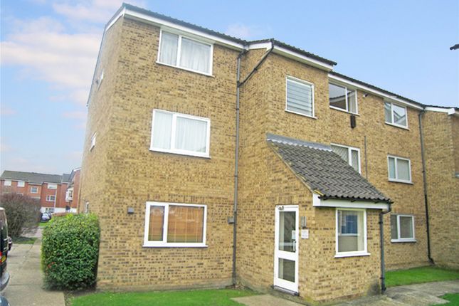 Thumbnail Flat to rent in Swans Hope, Loughton
