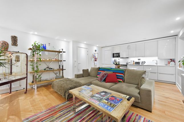 Flat for sale in Putney Hill, London