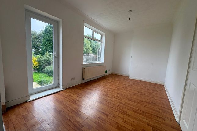 490 Plodder Lane, Bolton photo 4