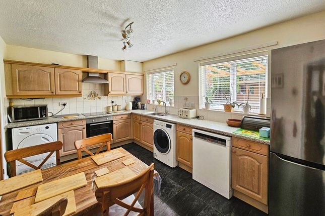 41, Featherstone Grove, Bedlington photo 3