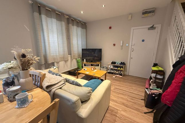 Flat B - 6 Richmond Road, Cathays, Cardiff photo 3