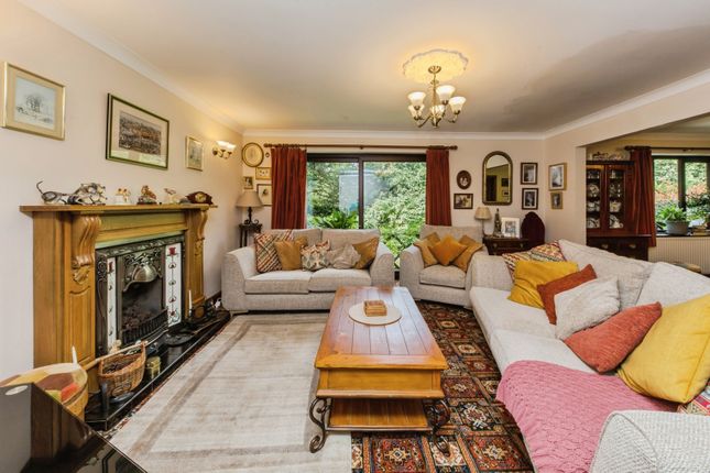 14, Woodside Drive, Cheshire photo 3
