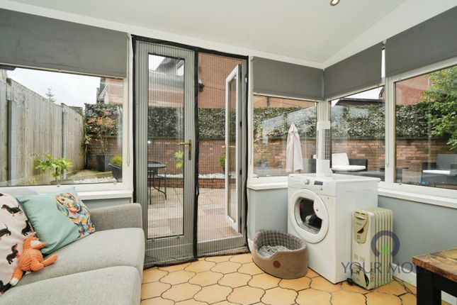 8, Buckinghamshire Park Close, Oldham photo 4