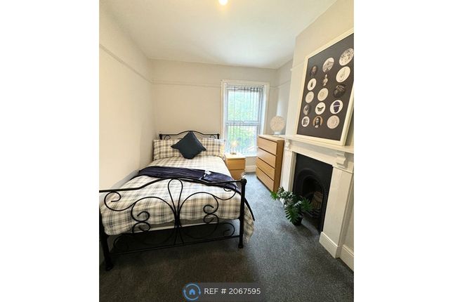 Flat to rent in Grove Road, Southampton