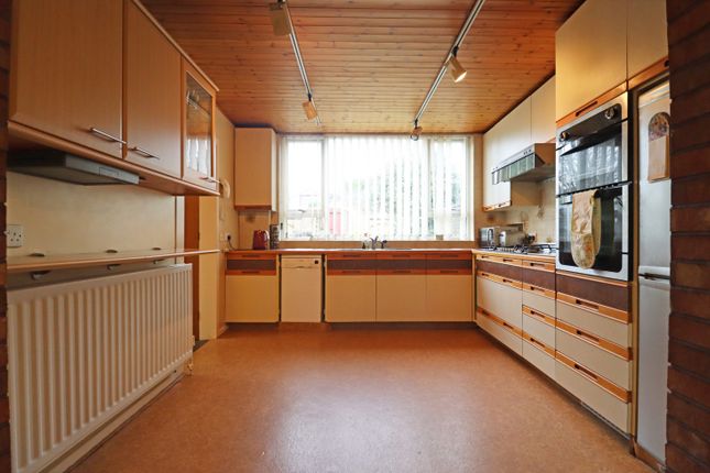 28, Hawthorn Drive, West Wickham photo 3