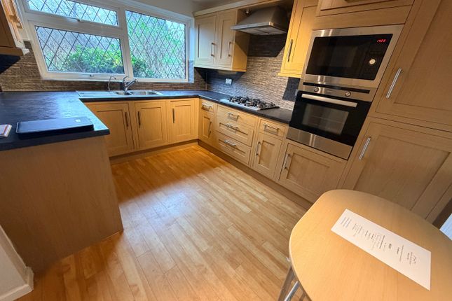 50, Lichfield photo 3