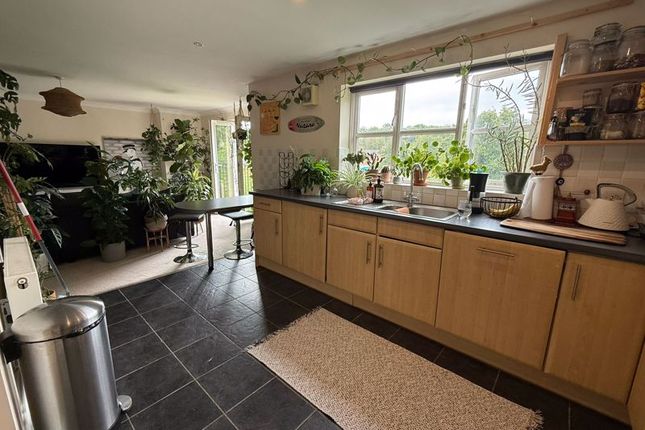 30, Vernier Crescent, MILTON KEYNES photo 3