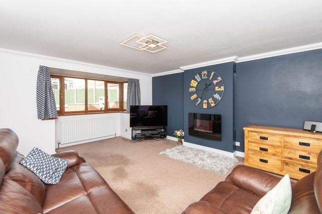 5 Granby Close, Chesterfield photo 3