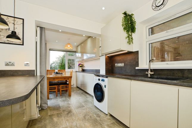 111, Carver Hill Road, High Wycombe photo 4