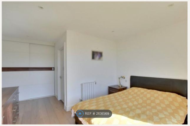 Flat, Merlin Court Handley Drive, London photo 5