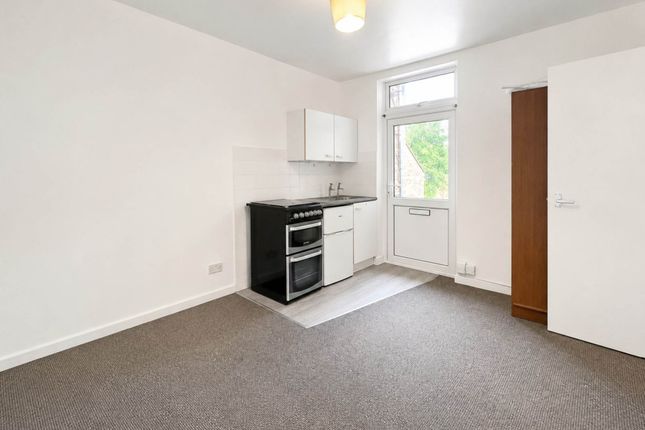 Flat 2, High Town Road, Luton photo 2