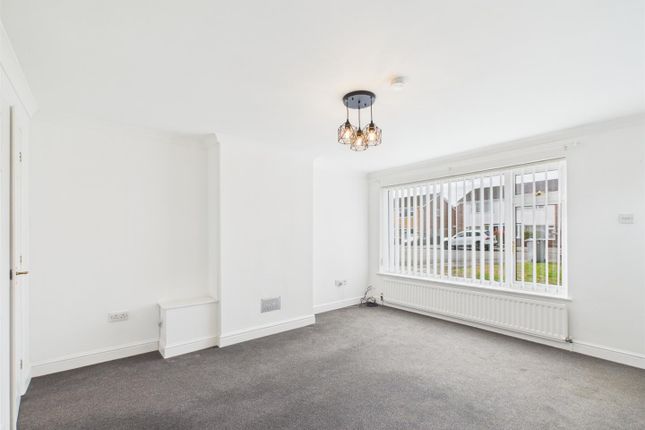 12, Troon Close, Stamford photo 3
