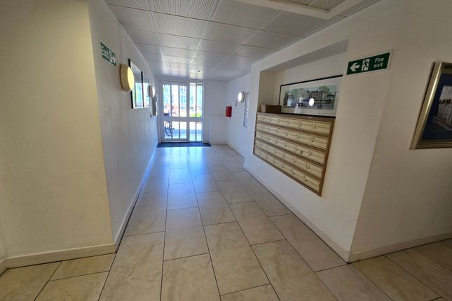 Pontes Avenue, Hounslow photo 2