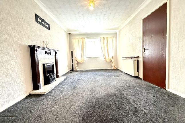 8 Highbank, Blackburn photo 2