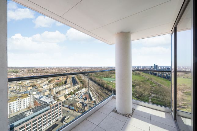 Flat to rent in City North Place, North East Tower, London