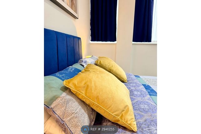 Flat, York Towers York Road, Leeds photo 5