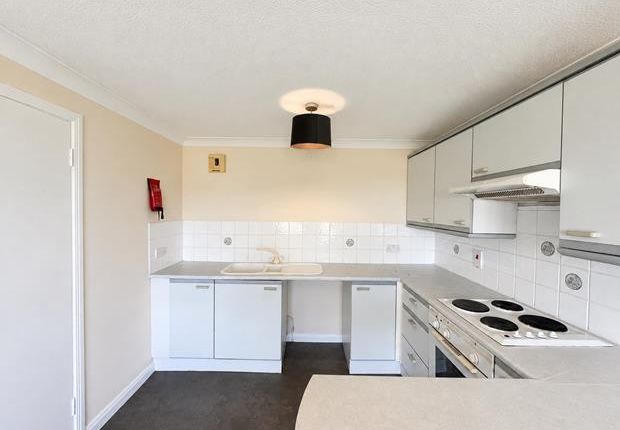 10 Prouts Court, Launceston, Cornwall photo 2