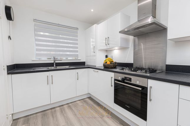 25 Ivy Close, Crawley photo 3