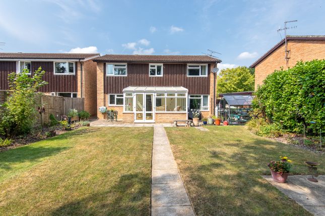 24, Aldingbourne Close, Crawley photo 4