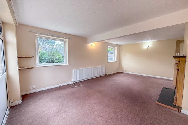 13, Lismore Grove, Buxton photo 4
