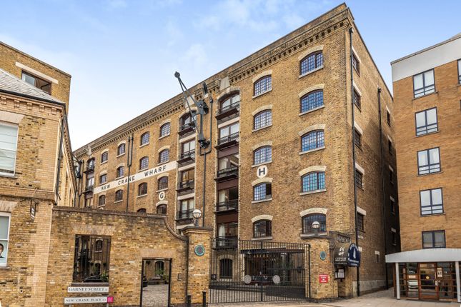Thumbnail Flat for sale in New Crane Place, London
