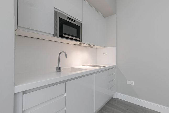 95 Russell Road, London photo 3