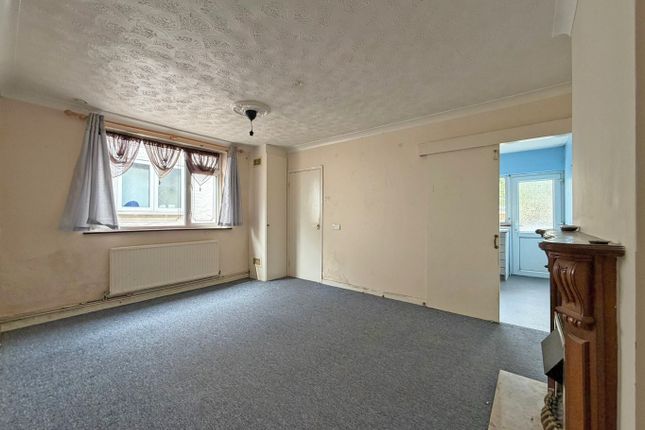 53 Church Road, Hadleigh, Essex photo 3