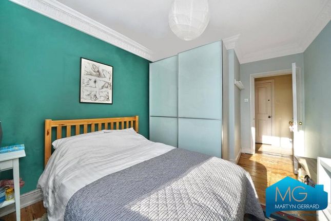 Flat for sale in Gloucester Drive, London