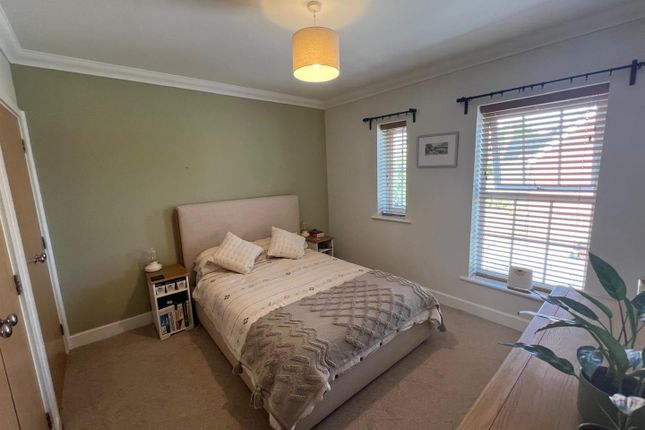15, Regent Way, Kings Hill photo 4