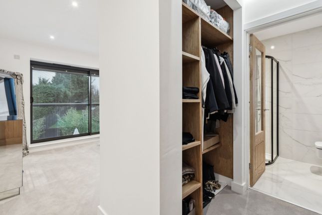 Walk-In-Wardrobe