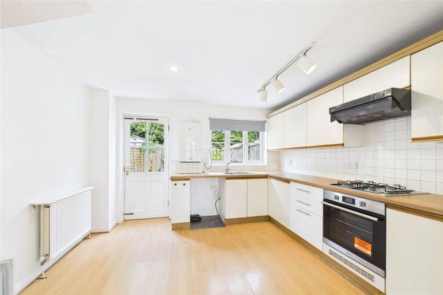 16, Westcotts Green, Bracknell photo 2