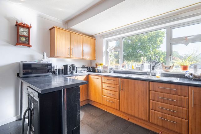 39 Oaklands, Norwich photo 4