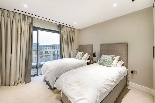 Flat for sale in Boulevard Drive, Colindale, London