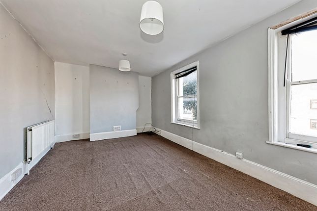 Flat 2, 38, Addington Street, Kent photo 4