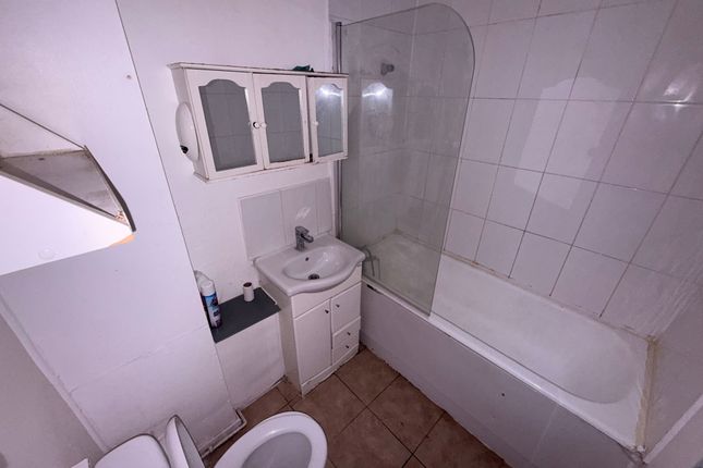 29 Poplar House, High Street, Slough photo 3