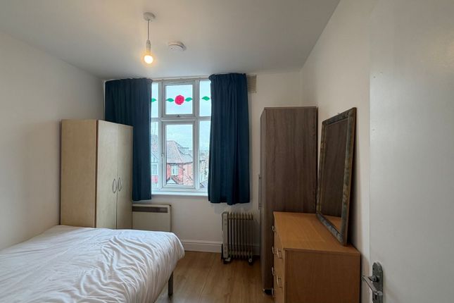 Park Lane, Greater London photo 2