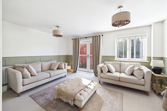 14, Deben Meadows, Woodbridge photo 2