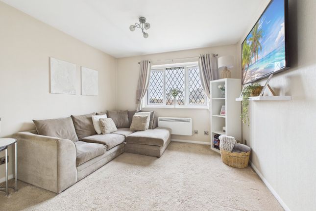 33, Campion Close, Weston-Super-Mare photo 3