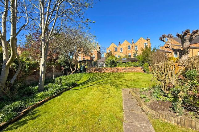 25, Westbourne Park, Scarborough photo 2