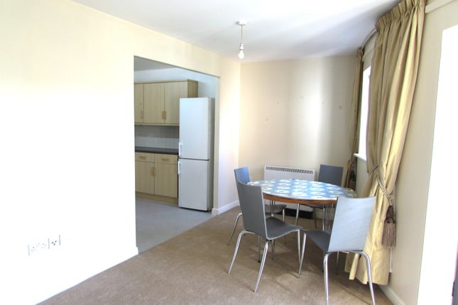 Flat 5, Aldborough House, Harrow photo 3
