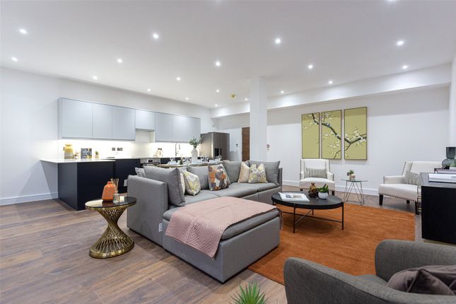 Thumbnail Flat for sale in Hillcrest Road, Ealing
