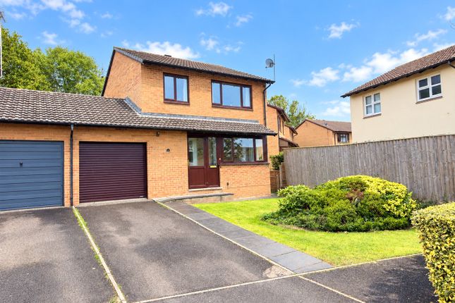 3-bed semi-detached on Lagoon View, Barnstaple, £285,000