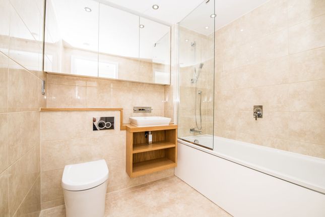 Flat for sale in Elite House/ Artisan Place, Canary Gateway, London