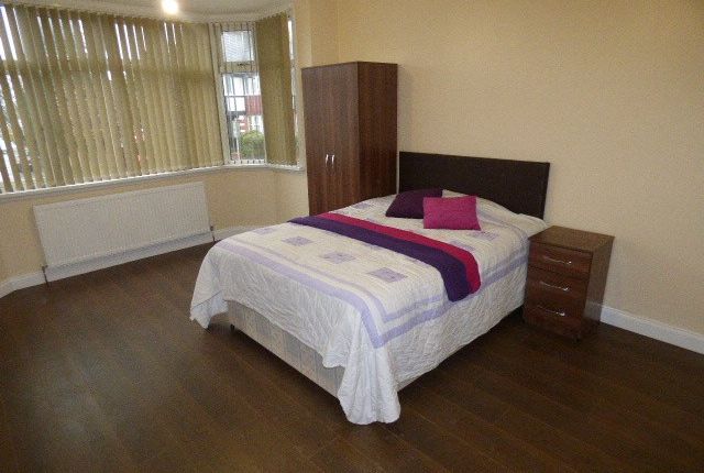 Thumbnail Room to rent in Stockingstone Road, Luton
