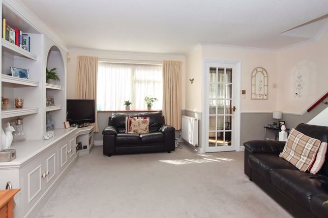 26, Burns Drive, Hemel Hempstead photo 2