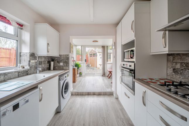 1, Headington Close, Maidenhead photo 4