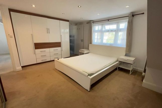 Thumbnail Room to rent in Staines-Upon-Thames, Surrey