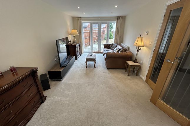 26, Lucy Baldwin Close, Stourport-On-Severn photo 2