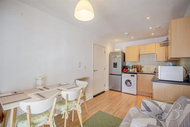 Apartment 6, St. Crispins Court, Stockwell Gate, Mansfield photo 4